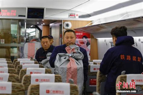 “双十一”包裹坐上高铁动车 - 中国日报网