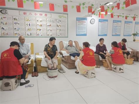 第九年的坚持 宿迁这支志愿服务队在中秋节给老人送健康_思想与实践