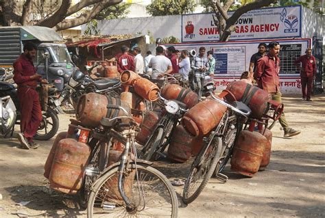 LPG Gas: హమ్మయ్య.. భారీ గుడ్ న్యూస్ చెప్పిన కేంద్రం.. ఇక గ్యాస్ బుకింగ్ ...