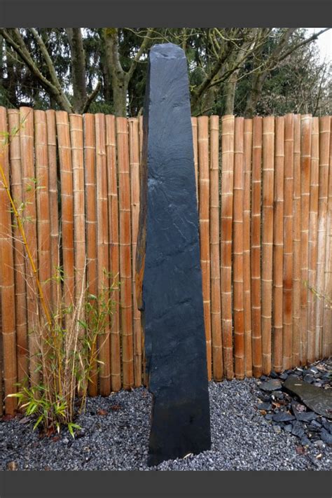Pierre Solitäre Schiste noir 127cm de haut - Monolithique