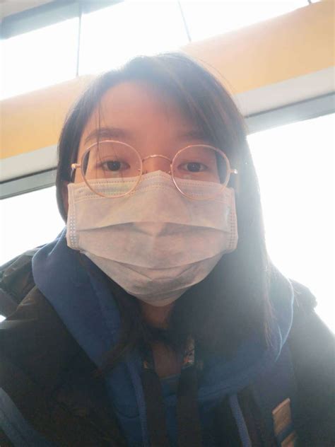 武汉留学生在英国：外国人见我戴口罩转身就跑了_李玥