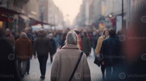 People Walking Blur 的图像结果