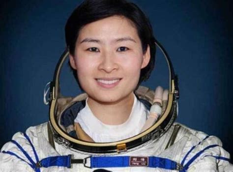 我国首位女航天员刘洋，没生孩子就上太空，返回地球后消失人前_腾讯新闻