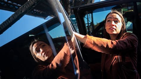 AOC Politician 的图像结果