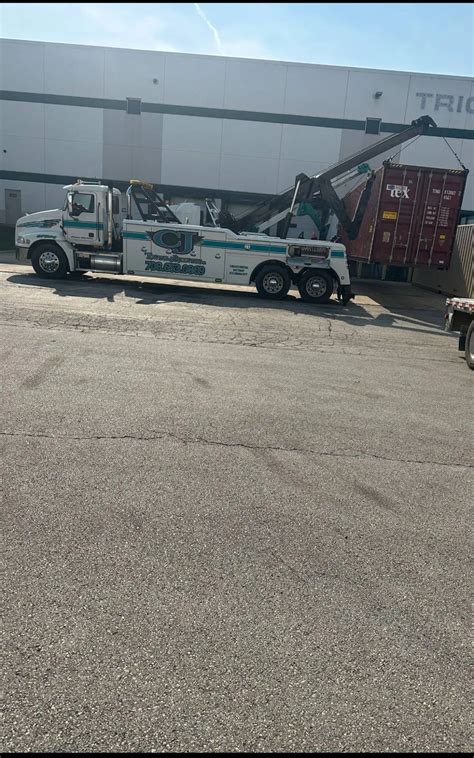 24-Hour Heavy-Duty Towing and Roadside Service | Calumet Park, IL | CJ Towing & Recovery