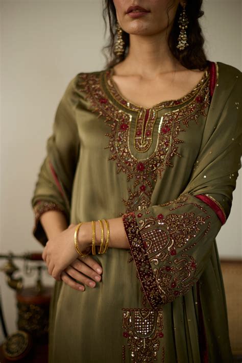 Sarang Kaur | Handcrafted Designer Sarees, Kurtas, Dupattas