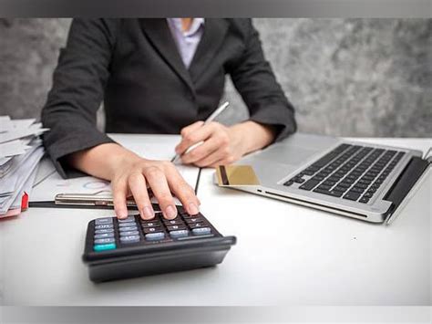 Quickly check your personal loan EMI with an easy calculator for better ...