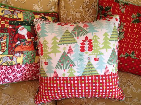 Simple Festive Christmas Pillows | Throw pillows christmas, Christmas ...