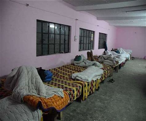 लखनऊ के रैन बसेरों में नहाने को मिलेगा गर्म पानी, सीसी कैमरे से होगी ...