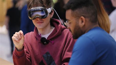 Apple Vision Pro: ChatGPT is now available on the $3,500 headset - Blog