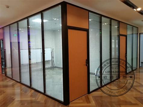 办公室玻璃隔断打造出时尚的办公环境