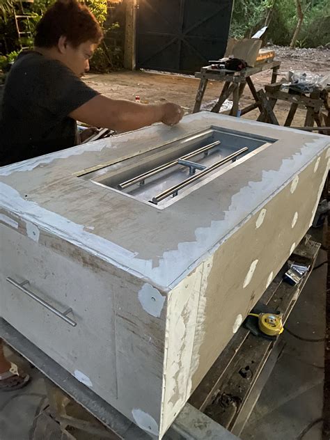 Custom fire pits table concrete fire pit table ernsdorf design – Artofit