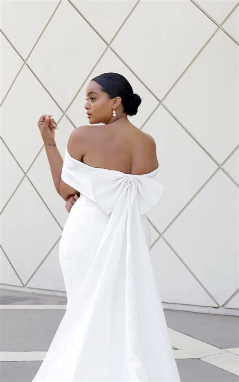 Elegant Plus Size Fit-and-Flare Wedding Dress with Detachable Bow