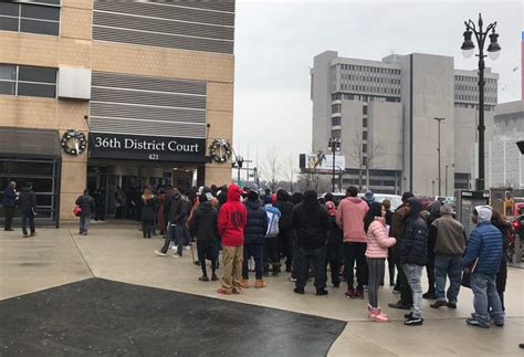 Multiple bomb threats reported in Detroit Friday