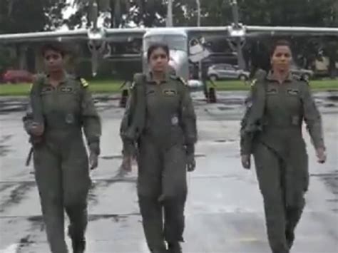 Indian Navy Women Pilots, भारतीय नौसेना ने तैयार किया 3 महिला पायलटों ...