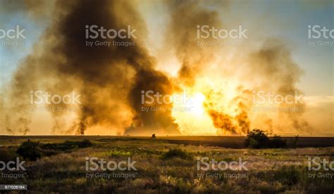 Giant Machine Explosions 的图像结果