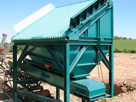 Dernaseer Bins/Feeders/Hoppers - Heavy Equipment Rental in Michigan ...