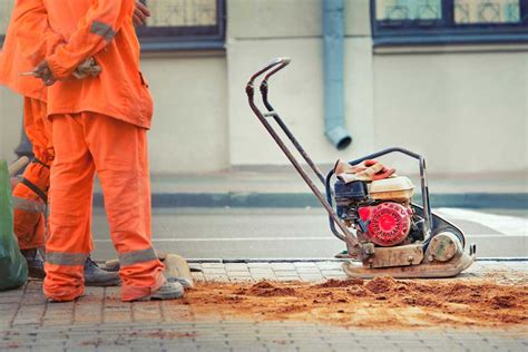 Using a Wacker Plate UK 的图像结果