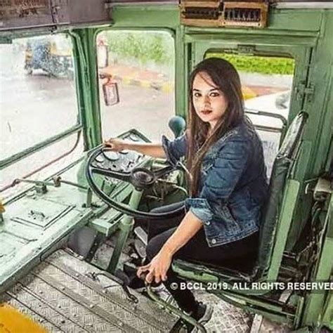 Meet Pratiksha Das, Mumbai's first female bus driver | Femina.in