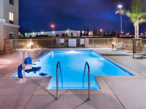 Boutique Hotel in Bakersfield | Holiday Inn Express & Suites ...