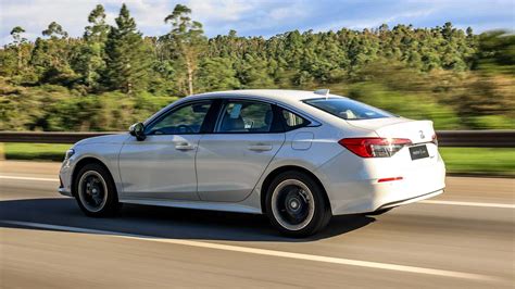 Teste Honda Civic Híbrido 2023: mágica para andar bem e beber pouco