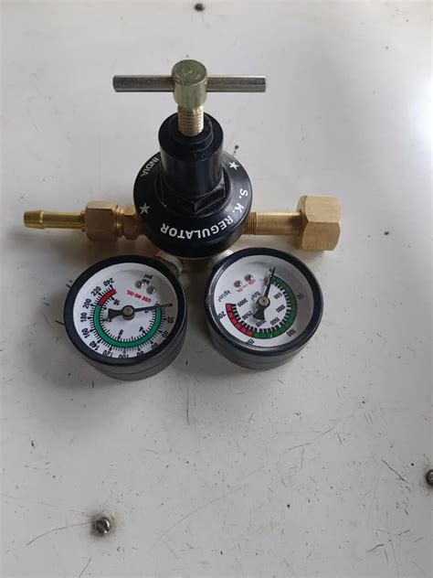 Industrial Gas Regulator - CO2 Heavy Duty Regulator Trader - Wholesaler ...