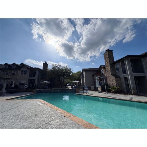 Artisan at Lake Wyndemere | New season and new move-in specials ...