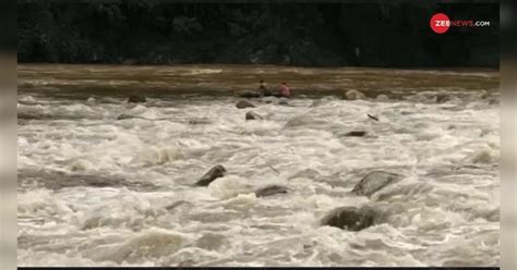 Indian army soldiers saved 2 locals from drowning River in Arunachal ...