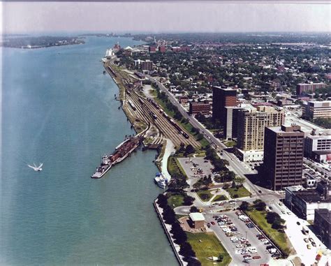 Towns and Nature: Windsor, ON: The Riverfront