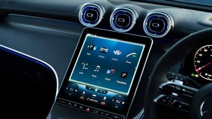 Mercedes-Benz GLC Interior Layout & Technology | Top Gear