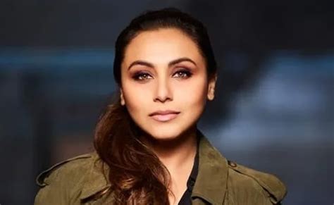 17 साल की रानी मुखर्जी को गाउन दिखाकर करण जौहर ने पहना दी थी शॉर्ट ...