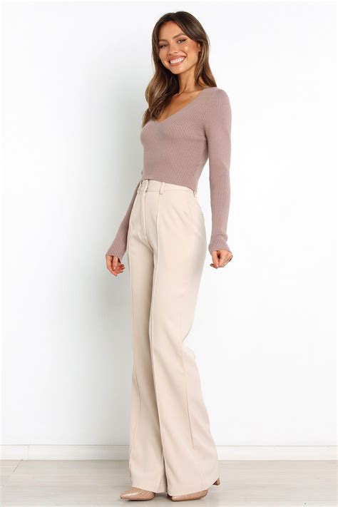 Nole Top - Beige | Crop top outfits fall, Beige crop tops, Dress pants ...