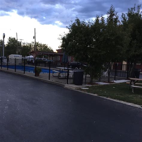 SWISS COTTAGE INNS (Niagara Falls) - Hotel Reviews & Photos - Tripadvisor