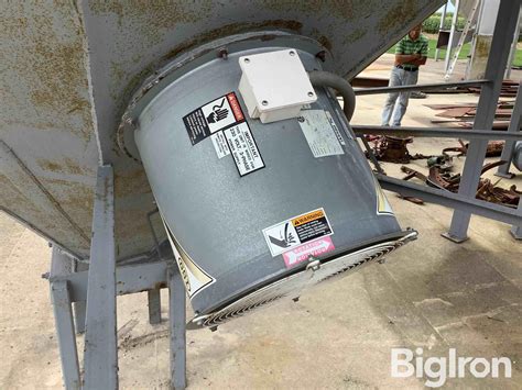 Homemade Drive Over Grain Hopper 的图像结果