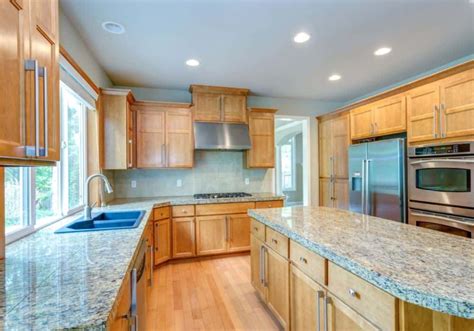 What Countertops Look Good With Oak Cabinets | Storables