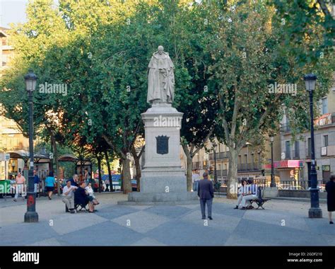 ESTATUA DE TIRSO DE MOLINA EN EL CENTRO DE LA PLAZA - 1943. Author ...