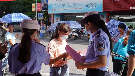 我为群众办实事 | 云浮交警现场为群众办理业务