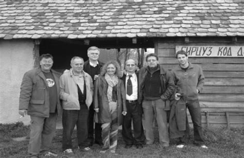 Friendly Local People 的图像结果