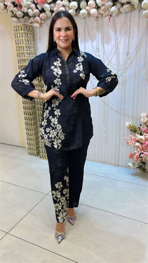 Beautiful Co-Ord Set With Flower Work PC1291 – PriyankasCollection