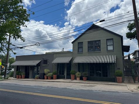 Pluckers moves into Austin's Southpark Meadows community