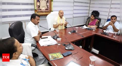 Thousands of devotees avail SSD tokens for Vaikunta Dwara darshan at ...