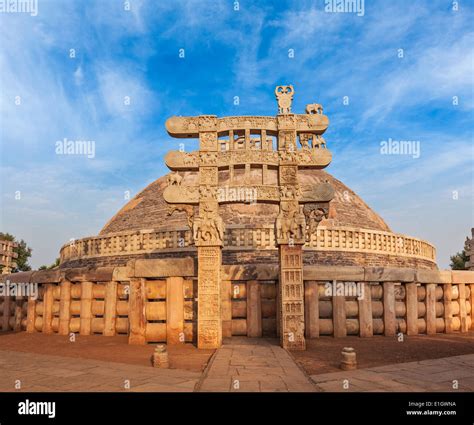 The great stupa india hi-res stock photography and images - Alamy