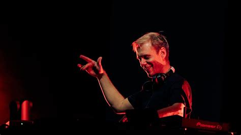 IN PHOTOS: Dutch DJ Armin van Buuren puts Mumbaikars in a trance with a ...