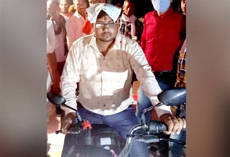 The groom could not read the Hindi newspaper, the bride broke the ...