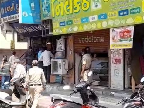 Surat Municipal Corporation officials closed shops and markets in ...