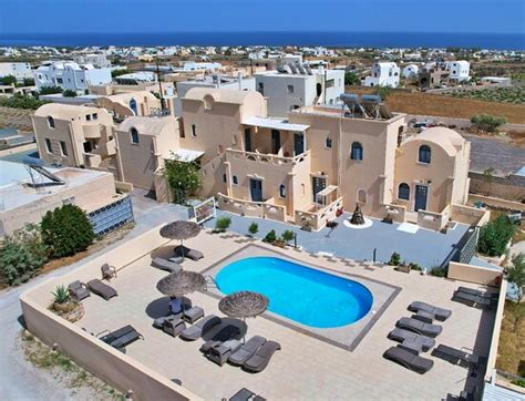 LEON LUX APARTMENTS (Emporio) - Villa Reviews, Photos, Rate Comparison ...