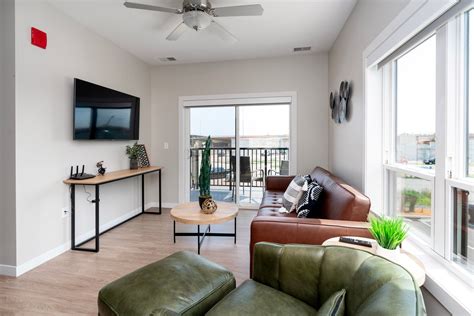 LINCOLN PARK FLATS | Apartments For Rent