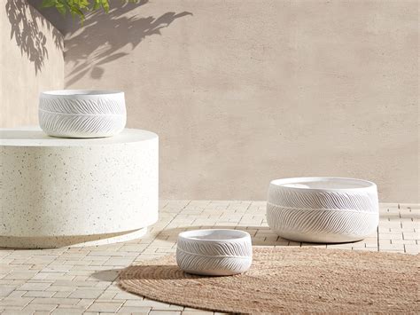 Blumentopf cremeweiß rund 25 x 25 x 14 cm FTERO | Beliani.de