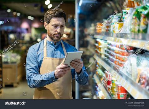 Grocery Store Employee Apron Using Tablet Stock Photo 2500264265 | Shutterstock