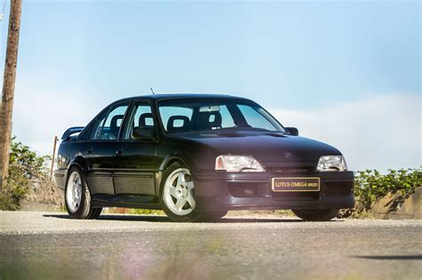 The Lotus Carlton Is Built For Absolutely Bludgeoning Speed